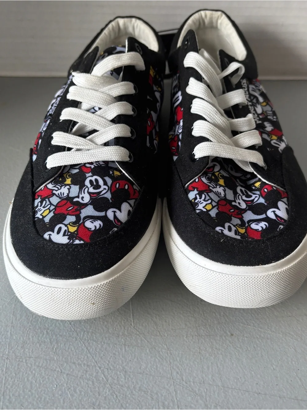 Mickey Mouse Men's Size US 11 NWT Lace Up Sneaker Ground Up